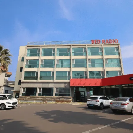 Jeju Dodubong Stay Hotel Отели рядом с достопримечательностью «Кольватмэул Пансатоп»