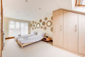 GuestReady -  Big 4BR by Horsenden Hill Park