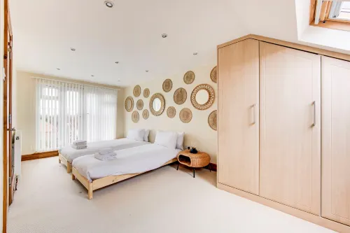 GuestReady -  Spacious 4Bed with Backyard - Wifi