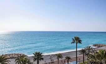 Air-conditioned Seafront Apartment - Nice