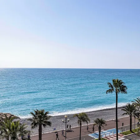 Air-conditioned Seafront Apartment - Nice