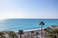 Air-conditioned Seafront Apartment - Nice - بيت ضيافة