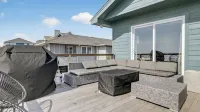 Lighthouse by Avantstay Beachfront View Home w/ Pool Table & Ping Pong