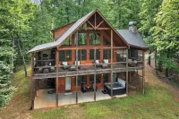 Luxury Mineral Bluff Cabin with Deck and Hot Tub! - parking