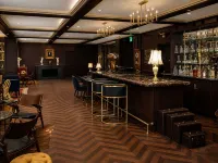 Whisky Hotel Hotels near بيفرلي سنتر