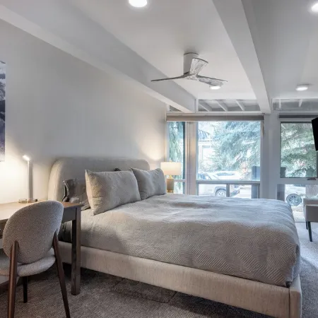 Steps to Gondola • Mountain Views • Private Parking • Aspen Core 2BR • Sleeps 6