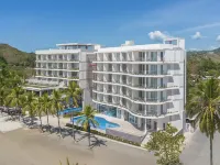 Clarita’s Beach Bar & Resort Hotels in Jaco