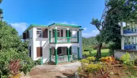 Oceanfront 3-bedroom villa with spectacular view! のホテル