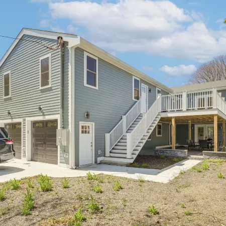 2 Mi to Nantasket Beach! Group Retreat w/ Patio