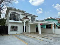 Villas Lazief Business Suites -  Habitaciones en casas particulares