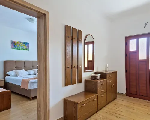 Laura Hotels in Pridraga