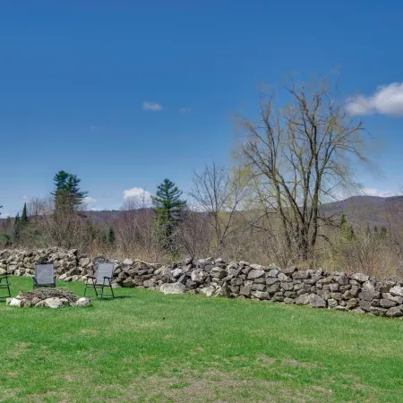 White Mountains Escape! Shared Patio + Yard