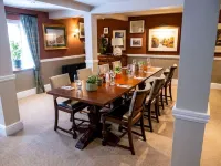 The Globe Hotels in Warwick