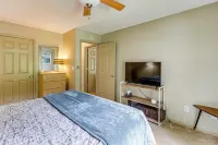 Luxe Lake Sinclair Living Private Dock and Beach! - Pools