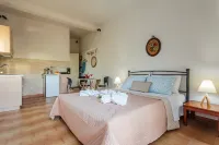 Summer Rose Garden Getaway - A step to the Beach - บังกะโล