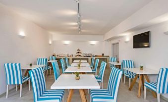Central Fira Suites