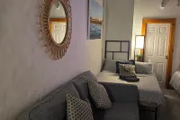 Beachfront Studio Suite Downhill - Wifi