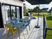 Modern Coastal Home With Scenic Terrace Views - Homestay