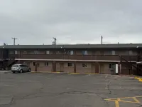 Encore Motel - parking