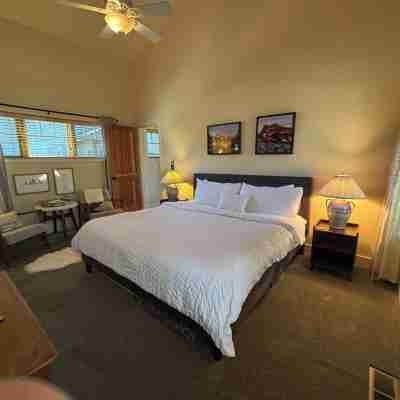 View stunning sunsets and enjoy cozy comfort steps from the heart of Sisters. Rooms