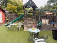 Willow Glen Hideaway - Charming Cottage with Hot Tub - Homestays