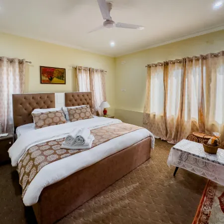 Khawabgah by "The Khayabaan" - Airconditioned 2BHK Apartment in City Centre 3.5 km from Dallake