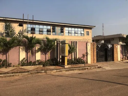Fajol Castle - parking