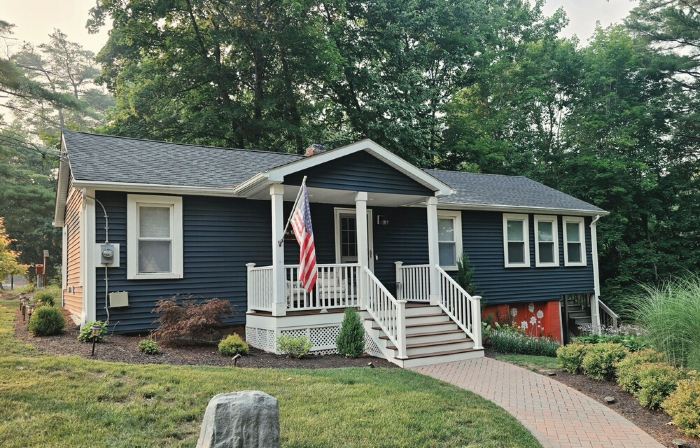 The Bungalow at Eagleville Lake Under 3 miles to UCONN!