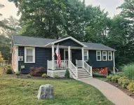 The Bungalow at Eagleville Lake Under 3 miles to UCONN! - WiFi