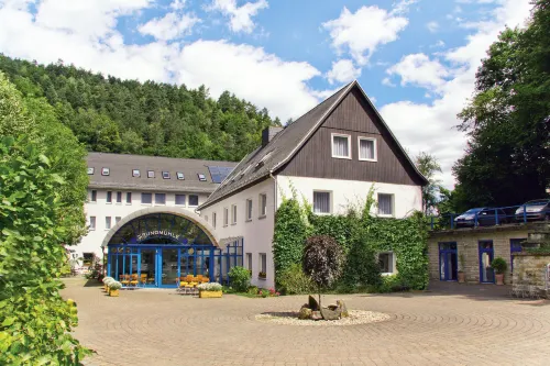 Hotel Garni Grundmühle - parking