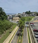 Charming 3-Bedroom Apartment with Ocean and Mountain Views - 2 stelle