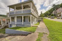Pets Welcome! Hinton Home w/ Mtn Views - 3-Star