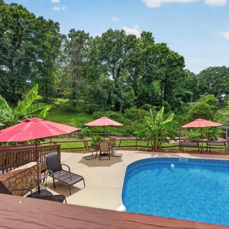 Hickory Hideaway: Pet-Friendly Haven w/ Fire Pit!