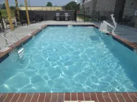 GLō Best Western Olive Branch - Pools