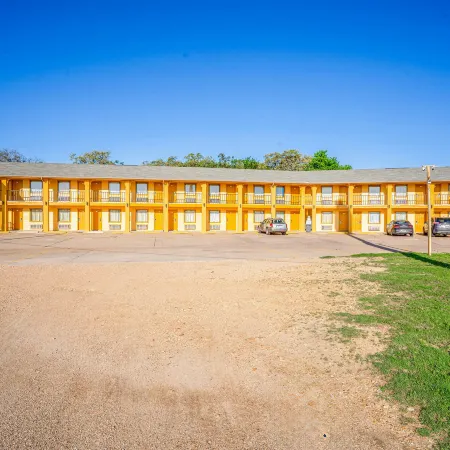 Regency Inn by OYO Rockdale TX