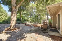 Peace & Serenity in Gresham! Sleek Home w/ Yard - Homestays