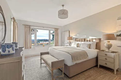 Far Heath House - Scenic Hot Tub Stay - 2-Star