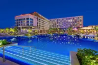 W Muscat - Infinity Pools