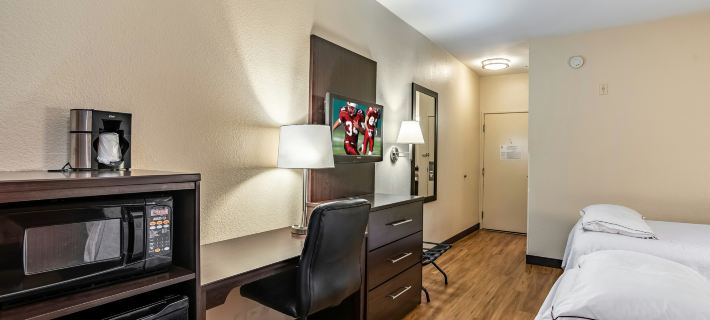 Red Roof Plus+ Tempe - Phoenix Airport Hotels in Tempe