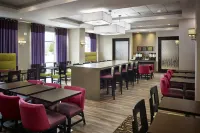 Hampton Inn by Hilton Timmins - parking