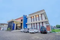 El Malik Hotel Sumenep - parking