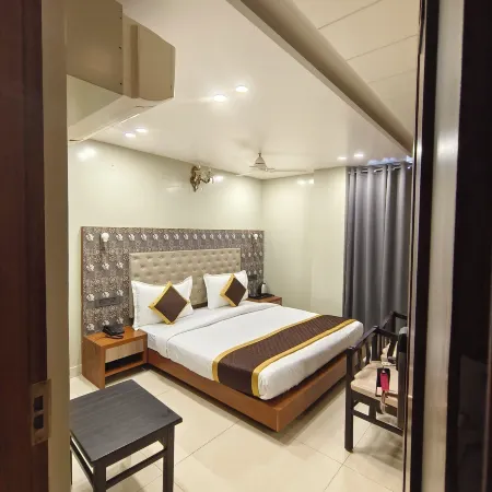 Palash Hotel