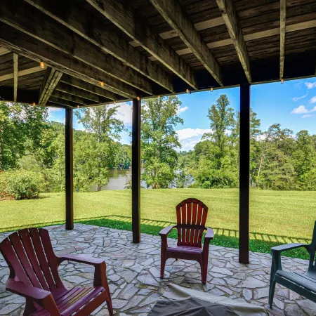 Pinnacle Lakefront Retreat: Dock, Canoe & Fire Pit