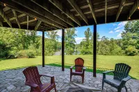Pinnacle Lakefront Retreat: Dock, Canoe & Fire Pit - 3 tähden