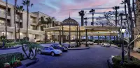 Balboa Bay Resort - parkir