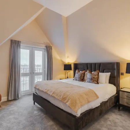 2 Bed Penthouse - Castle Views - By Tempstay