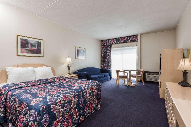 Days Inn by Wyndham Berlin Meriden