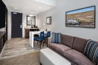 Embassy Suites College Station - Parking