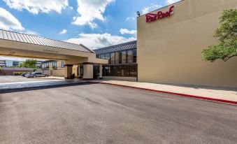 Red Roof Plus+ & Suites Houston - IAH Airport SW