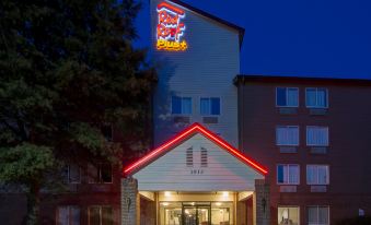 Red Roof PLUS+ Raleigh Downtown - NCSU/Conv Center